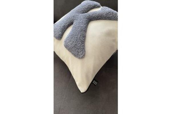 Harf Kırlent Kılıfı (Çevresi Biyeli)