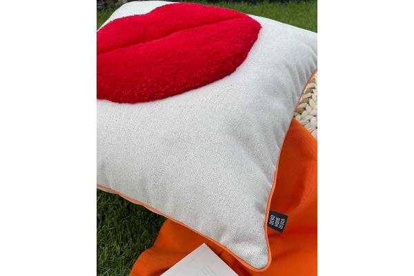 Kırmızı Dudaklar Kırlent Kılıfı