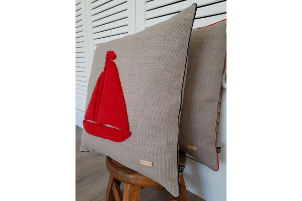 Kırmızı Yelkenli Kırlent Kılıfı